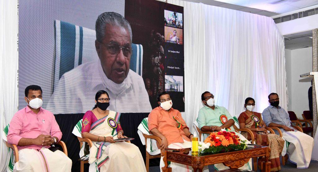 തിരുവനന്തപുരം മെഡിക്കൽ കോളേജിലെ പുതിയ എമർജൻസി മെഡിസിൻ  ആൻഡ് ട്രോമോകെയർ  വിഭാഗം   ബഹു. മുഖ്യമന്ത്രി ഉദ്‌ഘാടനം  ചെയ്യുന്നു.