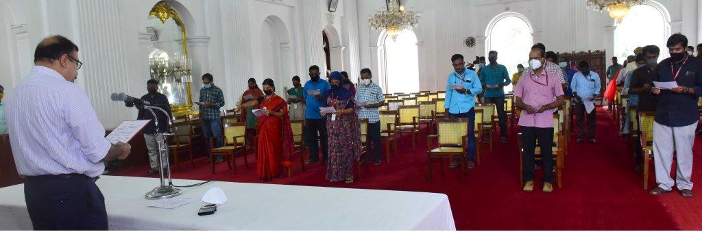 ക്വാമി ഏകതാ വാരാചരണത്തോടനുബന്ധിച്ച് സെക്രട്ടേറിയറ്റ് ദർബാർ ഹാളിൽ നടന്ന ദേശീയഉദ്ഗ്രഥന പ്രതിജ്ഞ 