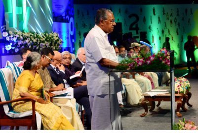 രാജ്യാന്തര ചലച്ചിത്ര മേള സമാപന സമ്മേളനം മുഖ്യമന്ത്രി ഉദ്‌ഘാടനം ചെയ്യുന്നു 