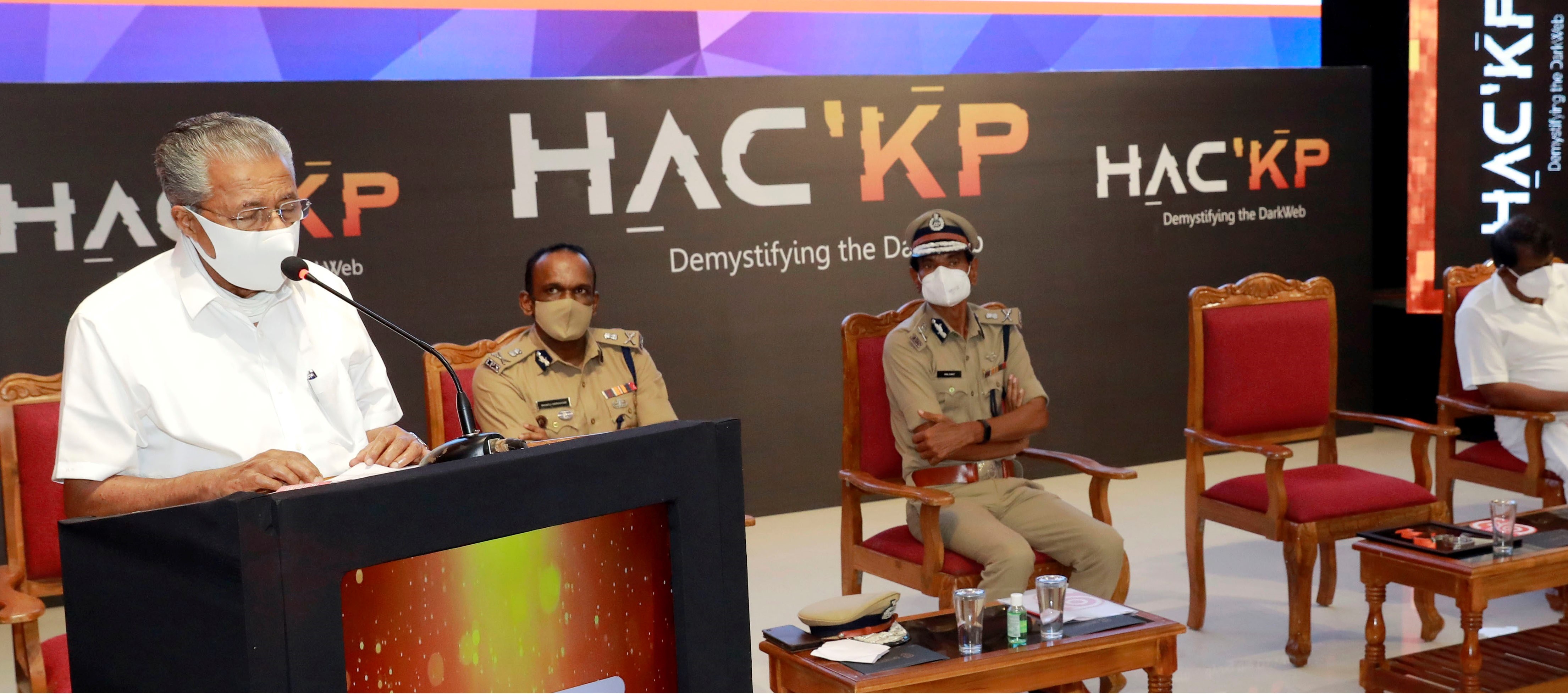 കേരള പോലീസിന്റ്റെ  ഹാക്കത്തോൺ  സമാപന പരിപാടി ബഹു .മുഖ്യമന്ത്രി ഉദ്‌ഘാടനം  ചെയ്യുന്നു 