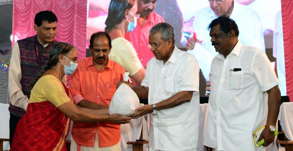 ഓണം സ്പെഷ്യൽ ഫെയറുകളുടെ സംസ്ഥാനതല ഉദ്‌ഘാടനം ബഹു .മുഖ്യമന്ത്രി നിർവഹിക്കുന്നു  