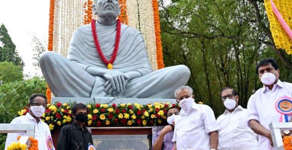 നമുക്ക് ജാതിയില്ലാ വിളംബര ശതാബ്‌ദിസ്മാരക  ശ്രീനാരായണഗുരു പ്രതിമ ബഹു. മുഖ്യമന്ത്രി അനാച്‌ഛാദനം ചെയ്യുന്നു.